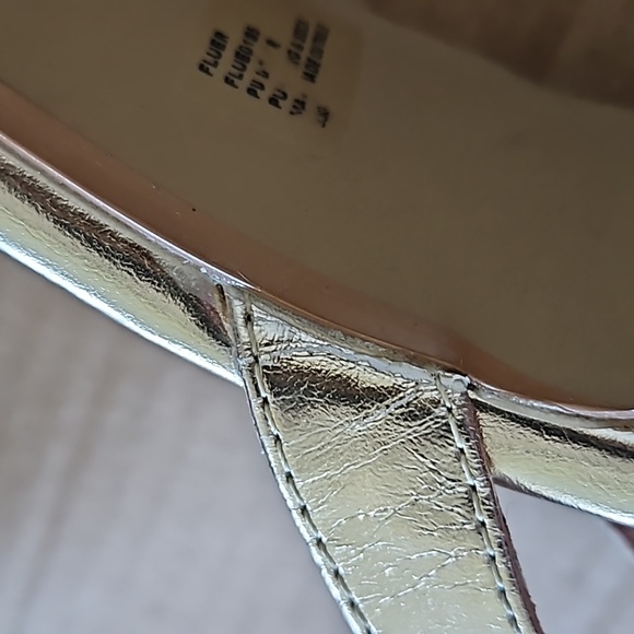 Betsey Johnson gold metallic Fluer ankle strap heels-8.5 - Picture 4 of 12